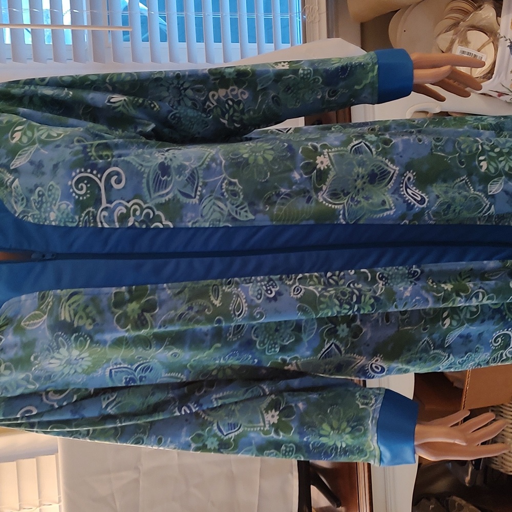 Ladies bathrobe, 💯 polyester - Picture 3 of 7